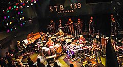 L'interno del locale STB 139, durante un concerto jazz.