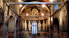 Gli interni della Chiesa di Santa Irene.