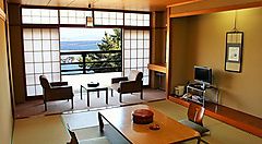 Stanza tradizionale elegante, al Miyajima Seaside Hotel.