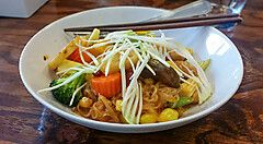 Piatto di mango pad thai.