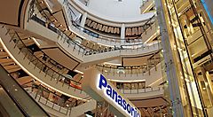 Interni del centro commerciale Central World a Bangkok.