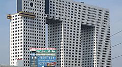 L'Elephant Building, dalla forma che assomiglia molto ad un elefante.