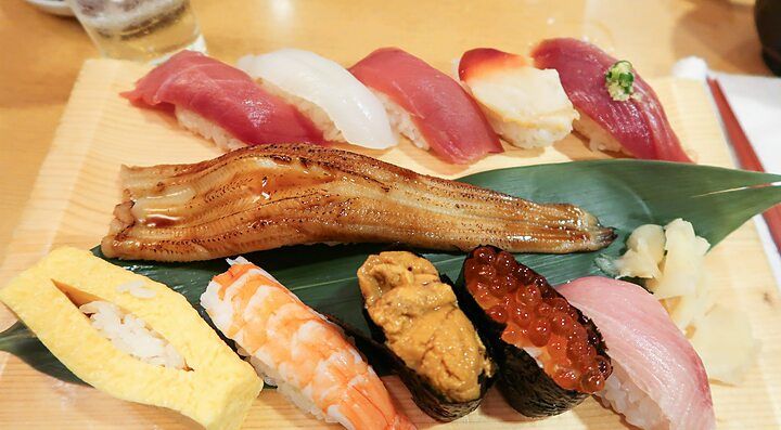 Sushi misto da Numazo Uogashi Sushi.