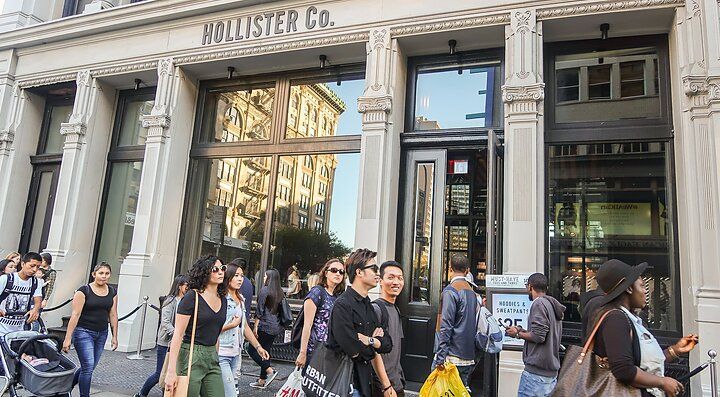 Esterno del negozio Hollister a New York.