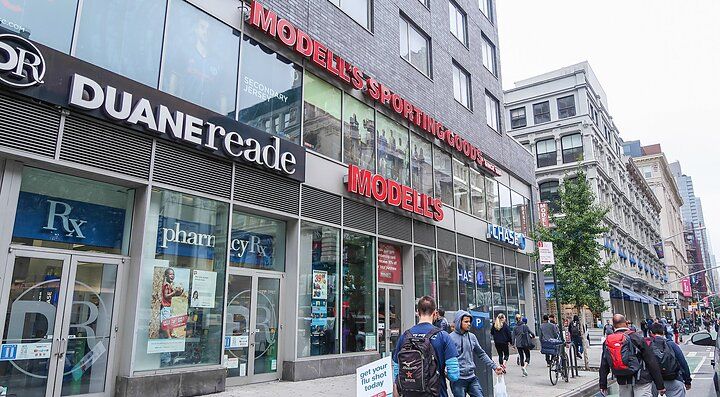 L'ingresso di Modell's.