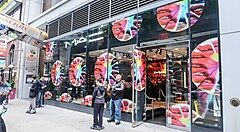 Le vetrine di MAC a New York.