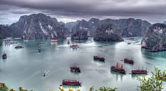 Zona marittima con varie piccole colline in Vietnam.