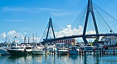 L'Anzac Bridge a Sydney.