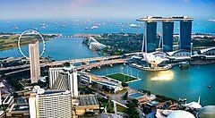 Panorama della Marina Bay con il Marina Bay Sands a Singapore.