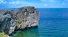 Scogliera a picco sul mare limpido di Hedo Misaki.