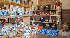 Ceramiche tradizionali in esposizione a Okinawa World.