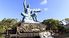 Statua della Pace nel Parco della Pace di Nagasaki.