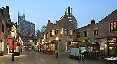 Strade e edifici storici del quartiere Xintiandi a Shanghai.