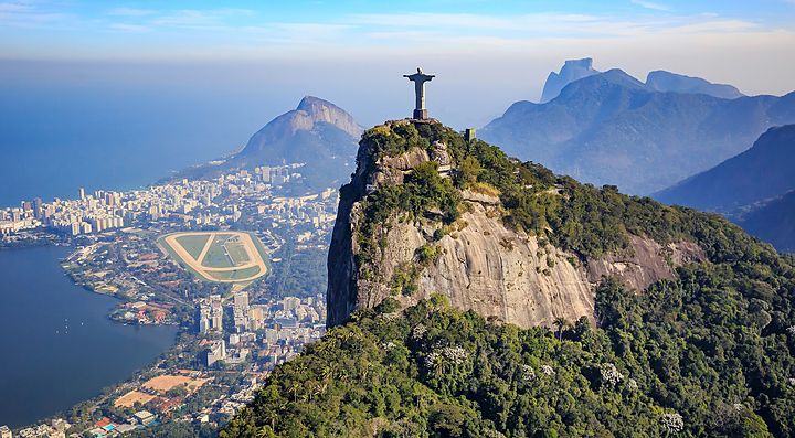 Vista aerea del Cristo Redentore a Rio de Janeiro, Brasile.
