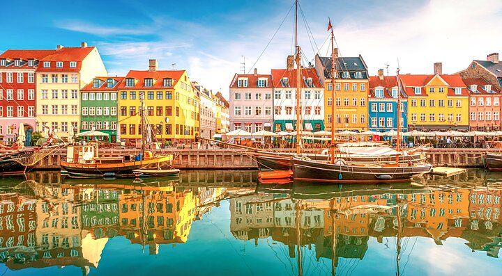 Case colorate sul canale Nyhavn a Copenaghen, Danimarca.