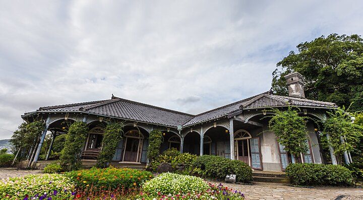 Casa storica con giardino e struttura in legno in stile occidentale a Glover Garden.