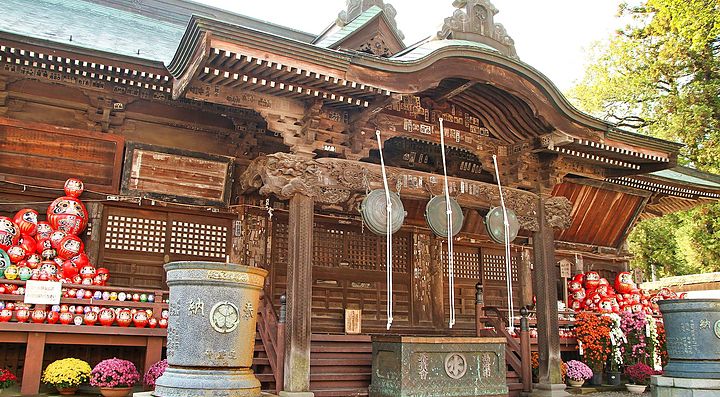 Tempio Jindaiji durante il festival dei daruma in Giappone.