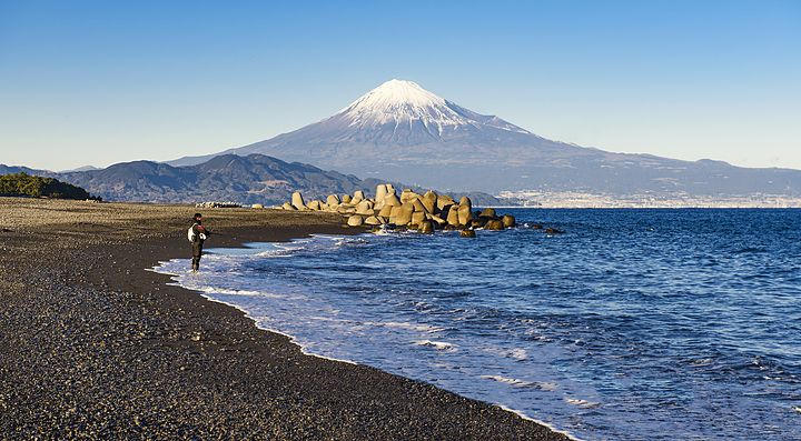 Spiaggia di Miho con vista sul Monte Fuji.