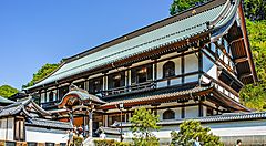 Tempio Kencho-ji in Giappone con tradizionale architettura in legno.