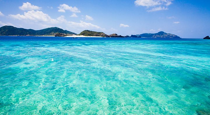 Acque turchesi e isole sullo sfondo a Okinawa.