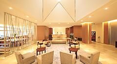 Lounge al Richmond Hotel Premier Ekimae di Sendai, vicino alla stazione.