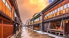 Il quartiere di Higashi Chaya di Kanazawa al tramonto.