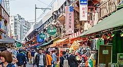 Il mercato di Ameyoko a Ueno.