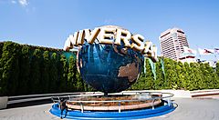 Il logo degli Universal Studios, all'ingresso dell'omonimo parco ad Osaka.