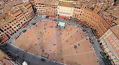Piazza del Campo a Siena, vista dall'alto.