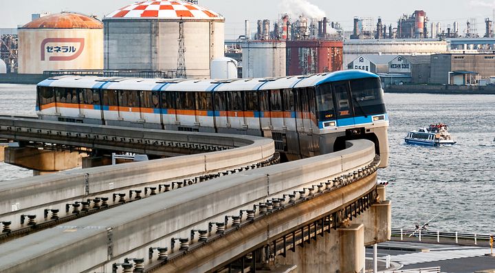 Treno monorotaia che collega il centro di Tokyo all'aeroporto di Haneda.
