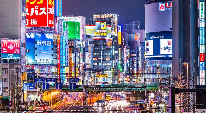 La zona di Shinjuku Est, di sera.
