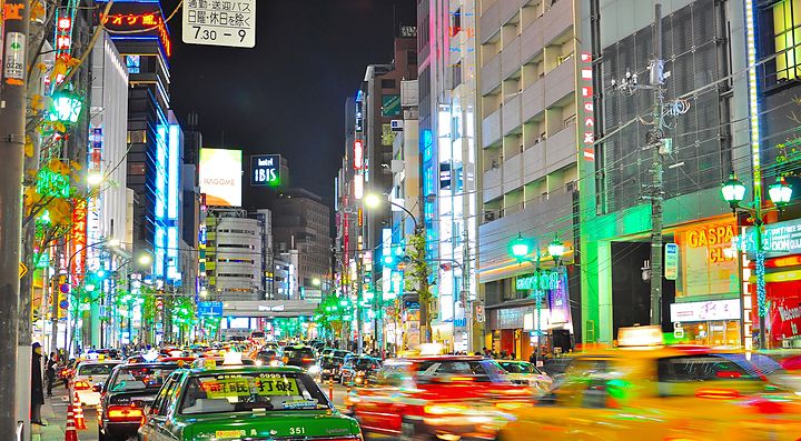 Traffico nelle strade di Roppongi.