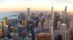 Vista panoramica dello skyline di Chicago al tramonto.