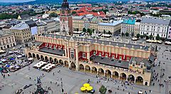 Piazza del Mercato a Cracovia, con il Palazzo del Tessuto e vista panoramica.
