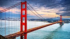 Il Golden Gate Bridge di San Francisco al tramonto.