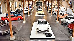 Modelli di auto storiche esposti nel museo Mazda.