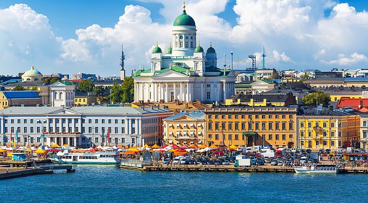 Vista del centro di Helsinki con la Cattedrale e il porto.