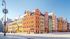 Edifici colorati e storici nel centro di Breslavia.
