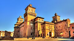 Il Castello Estense di Ferrara al tramonto.