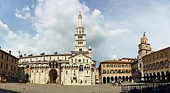 La Piazza Grande di Modena con il Duomo.