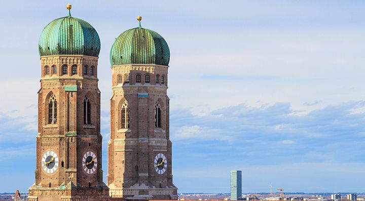 Le due torri della cattedrale Frauenkirche a Monaco di Baviera.