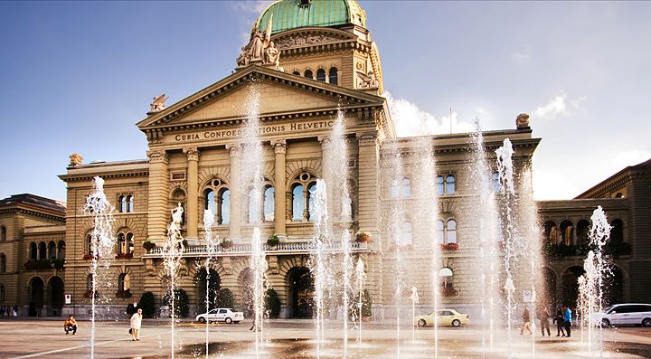 Fontane davanti al Palazzo Federale di Berna.