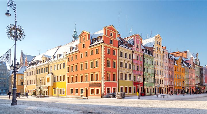 Edifici colorati e storici nel centro di Breslavia.