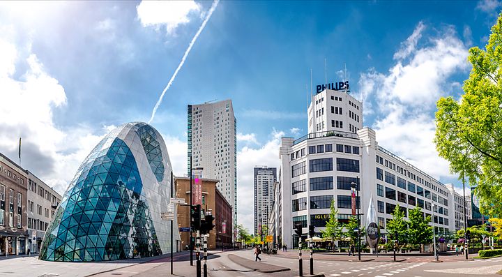 Edifici moderni a Eindhoven con il famoso palazzo Philips.