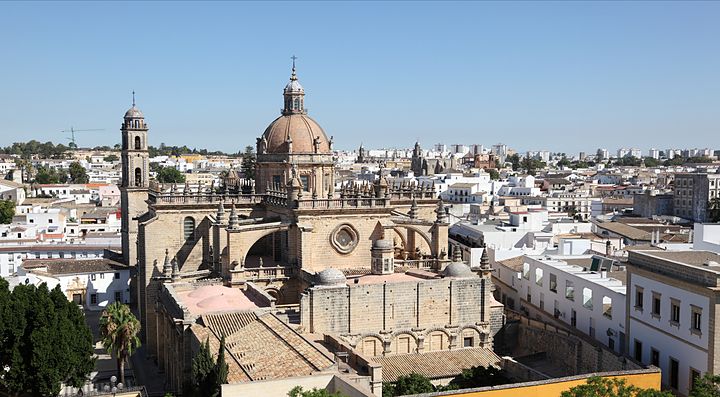 Cattedrale di Jerez de la Frontera con vista sulla città.