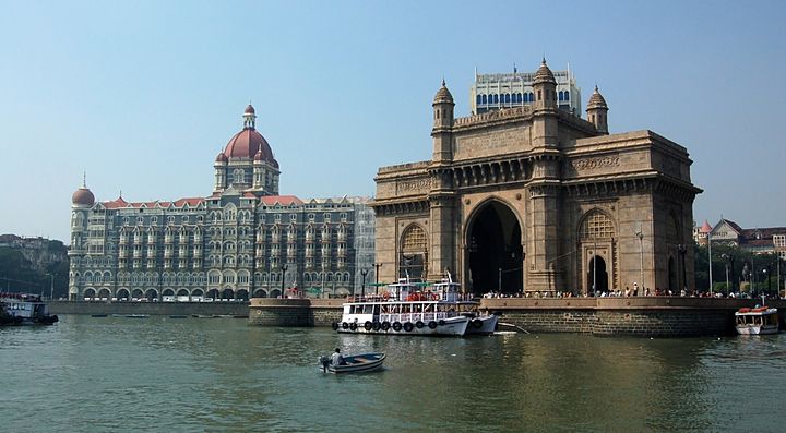 Il Gateway of India a Mumbai visto dal mare.