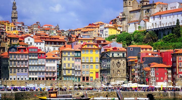 Colorate case storiche e architettura di Porto in Portogallo.