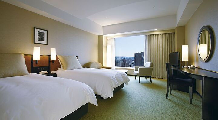 Stanza con due letti twin all'hotel Granvia a Kyoto.