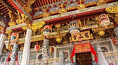 Decorazioni e lanterne del Khoo Kongsi a Penang.