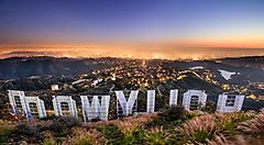 La scritta Hollywood a Los Angeles al tramonto.
